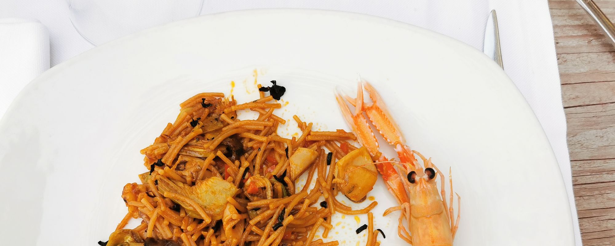 Fideuà de Barcelona - ca o paella, dar cu tăieței.